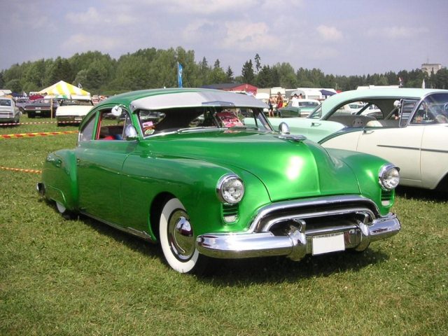 Richard M. Nixon fuhr einen Oldmobile 98 von 1950 o: Wikipedia